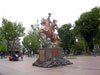 Monumento en plaza de Los ngeles